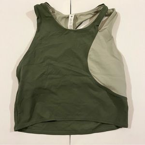 Lululemon 2 toned green cropped tank size 6